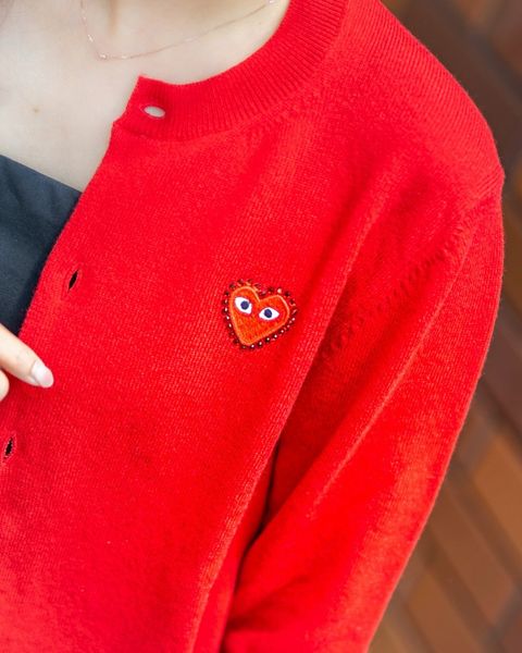 PLAY COMME des GARCONS 新作ROUNE-NECK RHINESTONE CARDIGAN(RED HEART)style.2025.8.6
