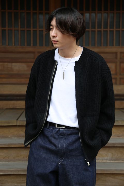 YOKE 20awより、3G BACK ZIP RIB CREW NECK BLACK style.2020.9.12.