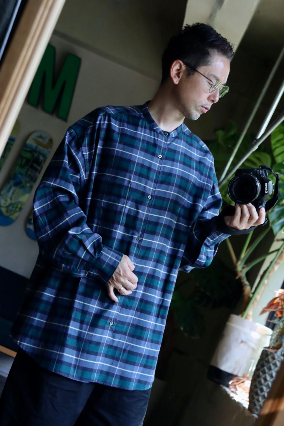 Graphpaper Check Flannel Oversized Band Collar Shirtスタイル