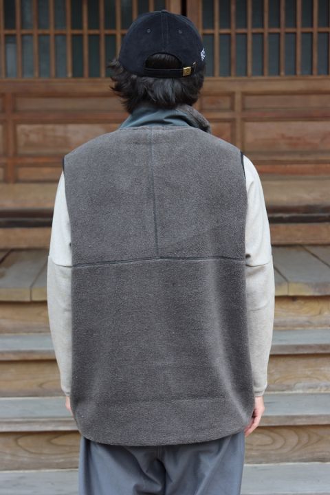 Graphpaper Wool Boa Zip-Up Vest(GU213-70205B) style. 2021.09.12.