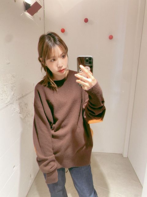 YOKE 新作PAINTED ELBOW PATCH SWEATER style.2024.8.23