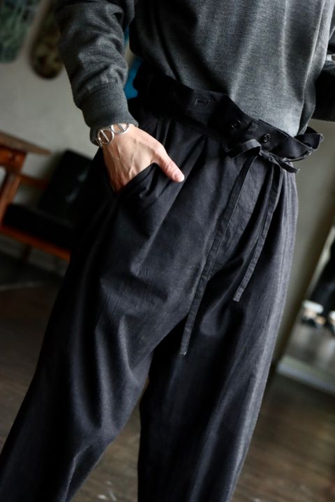 blurhms Selvage Twill Button Tuck Easy Pantsスタイル
