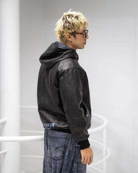 TALKING ABOUT THE ABSTRACTION DAMAGE LEATHER PARKA MARKスタイル