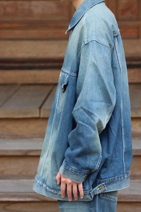 Graphpaper Selvage Denim Trucker Jacket(GU223-30016DB) style. 2022.07.28.