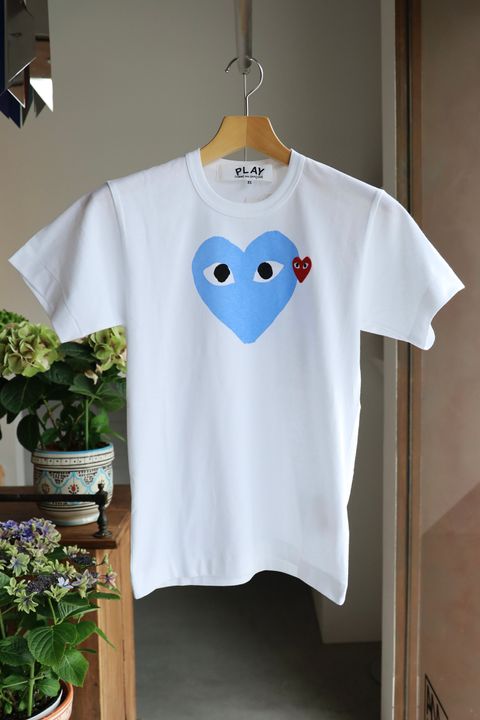 PLAYプレイコムデギャルソン RED EMBLEM Tシャツ(BLUE)