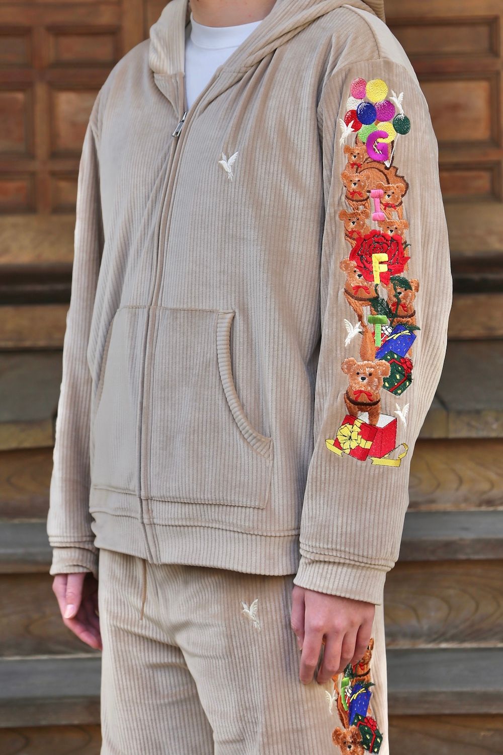 CHAOS EMBROIDERY COMFY HOODIE(21SS24BL118) style.2021.1.16.