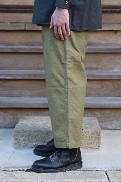 Ets.MATERIAUX Regular collar shirt(INK BLACK)style.