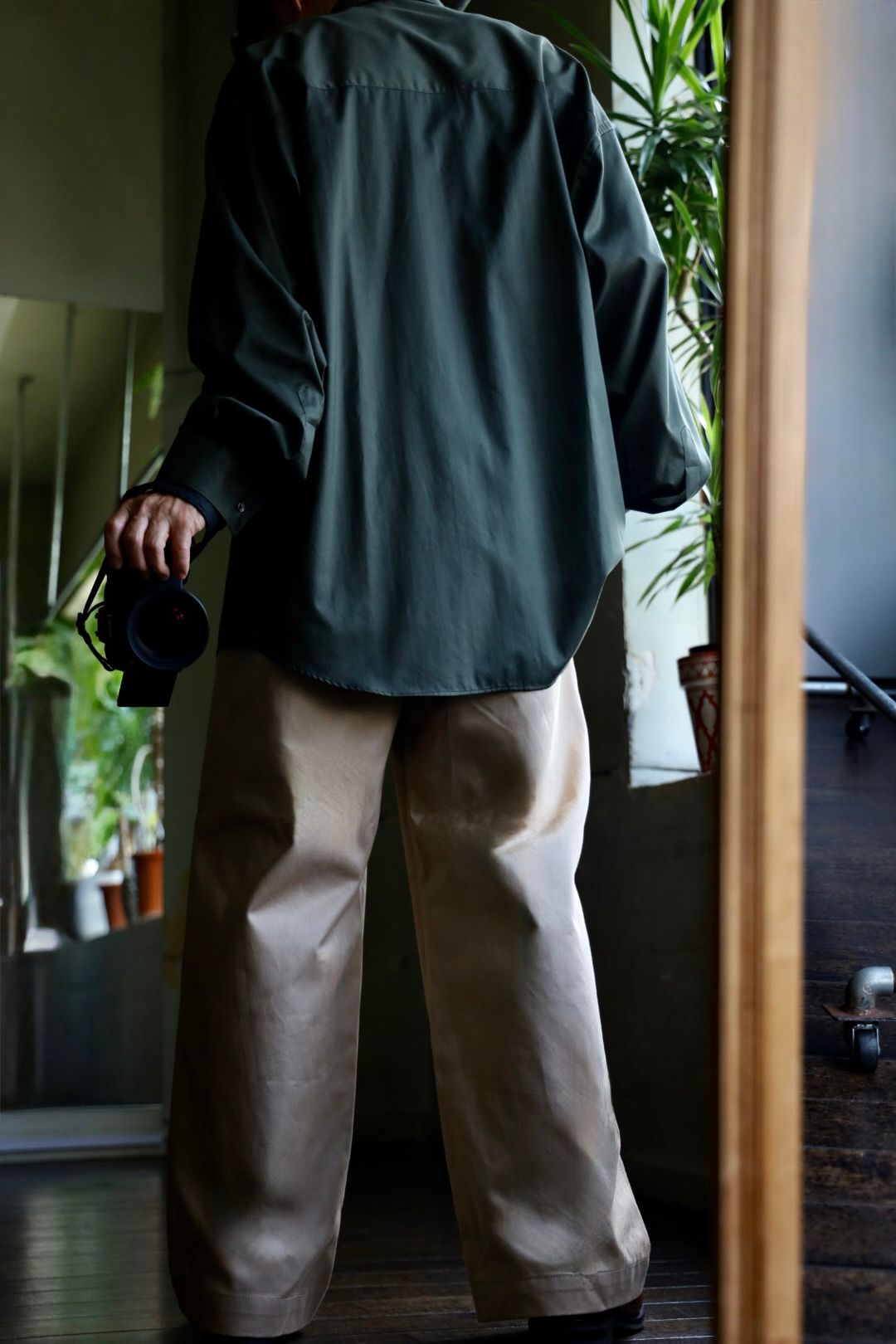 Graphpaper Westpoint Chino Wide Straight Trousersスタイル
