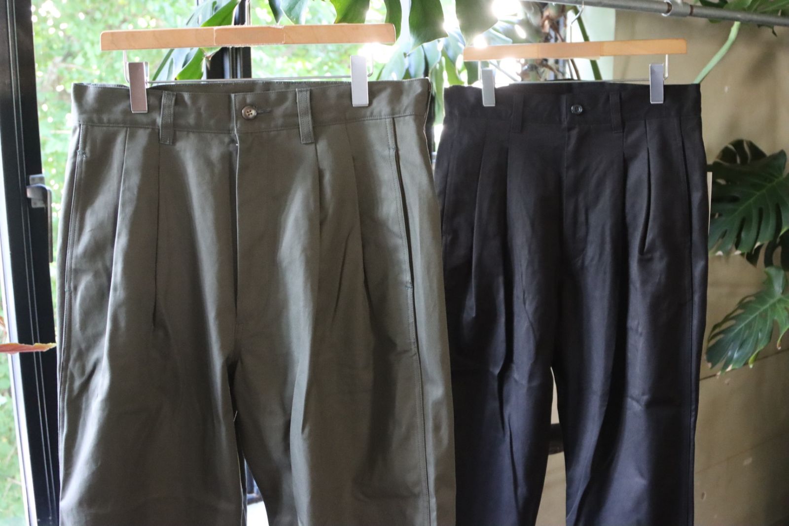 イズネス23AW ワイドチノパンツ WIDE CHINO PANTS(16PT02T02-2)KHAKI