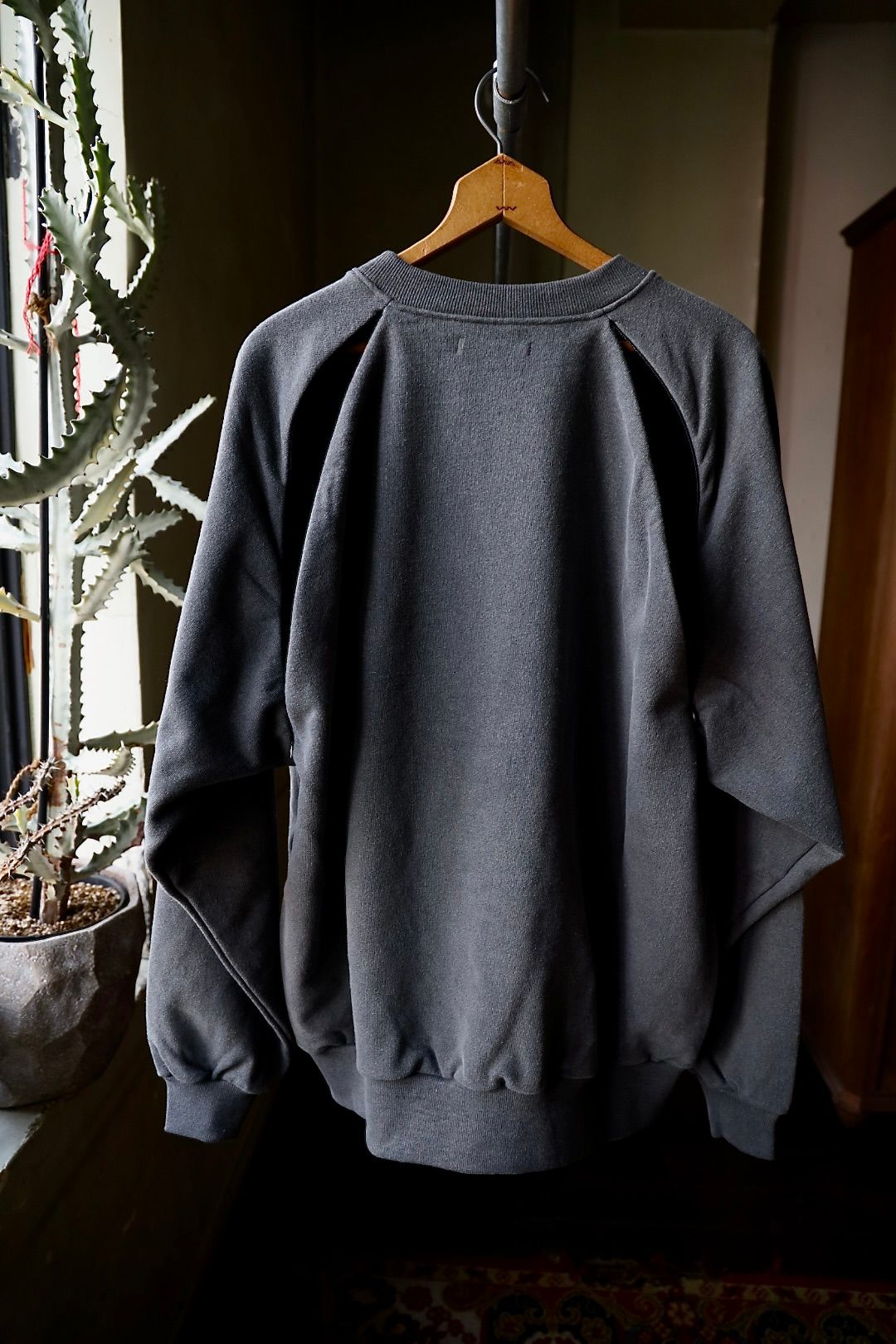 イズネス 26SS Ventilated Sweatshirt (26SS_13_1008SSSW01)BLACK☆新作発売！