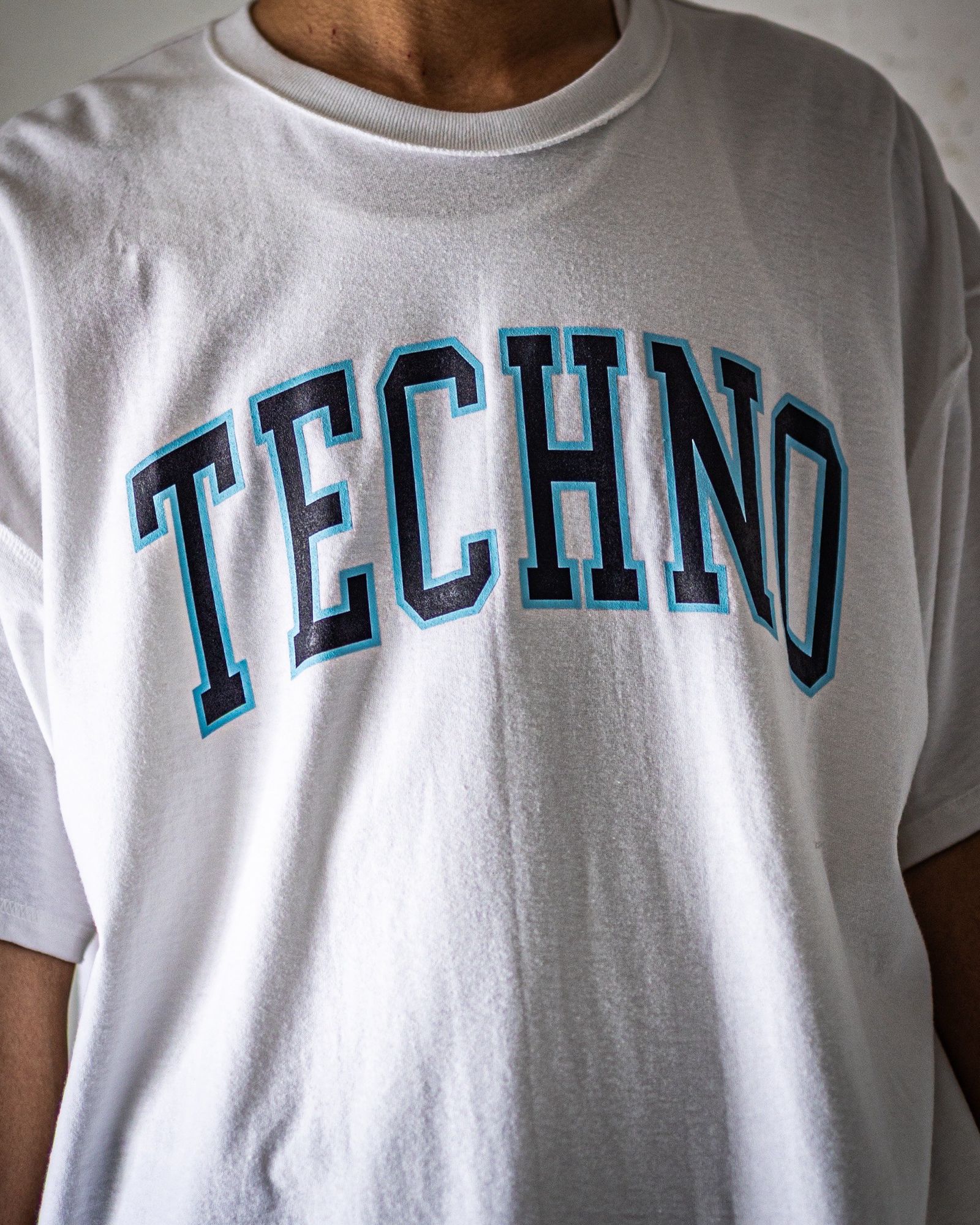ISNESS MUSIC TECHNO T-SHIRT ミックススタイル
