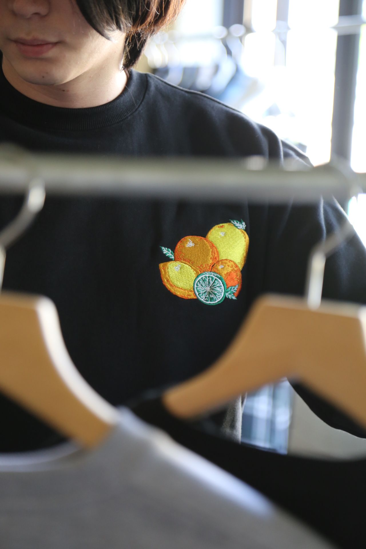 WIND AND SEA SEA (juicy-fresh) CREW NECK"BLACK"style.4.24.