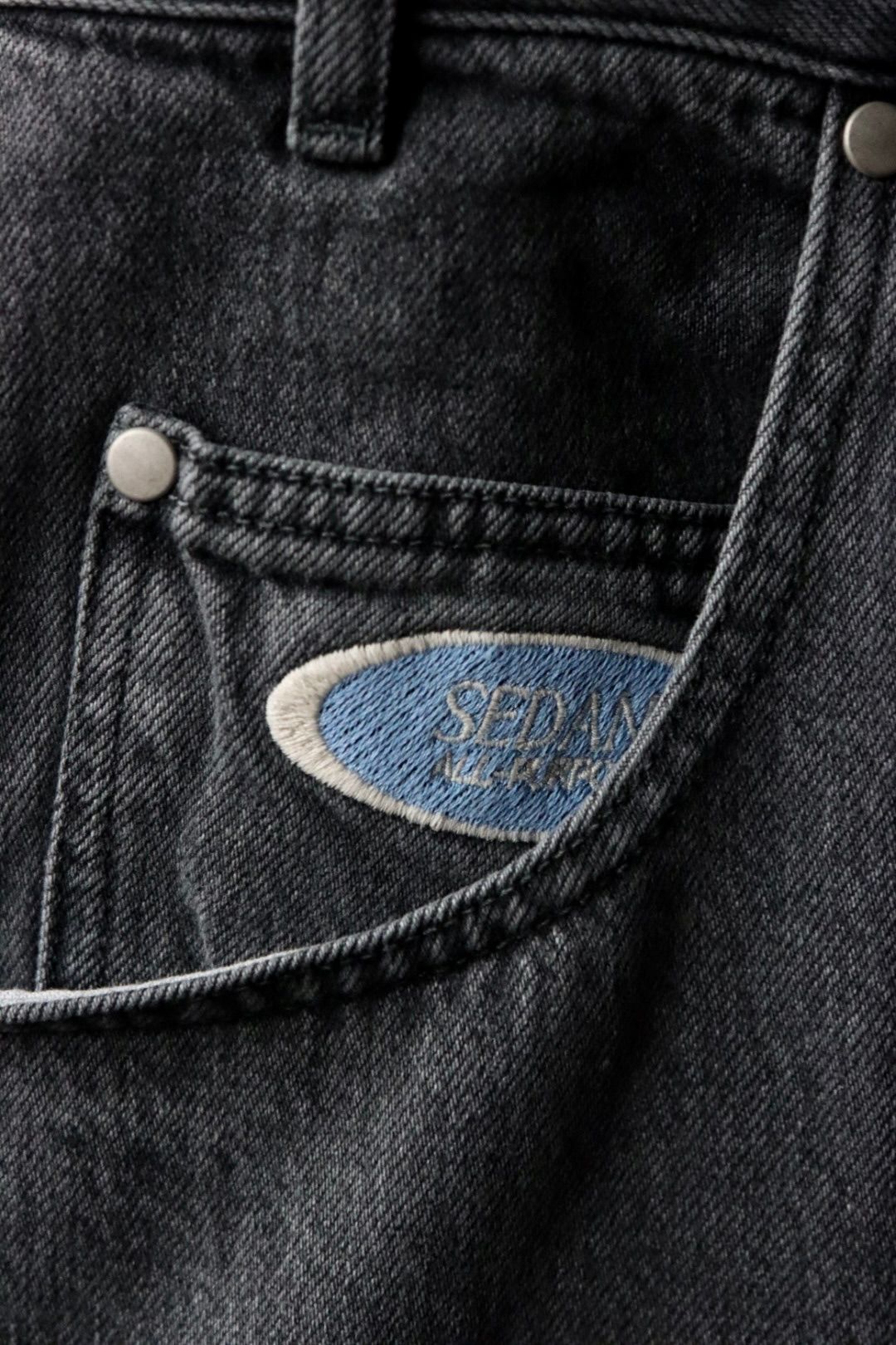 セダンオールパーパス SS24 Oval Logo Denim Pant(SD24S-PT01)Pale Black