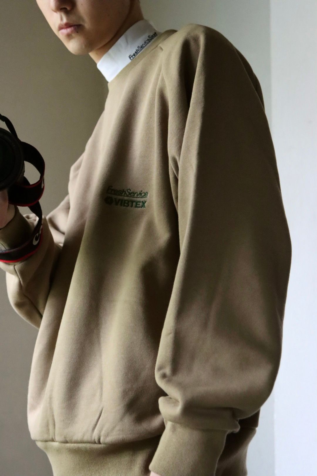 FreshService フレッシュサービス 23AW VIBTEX for FreshService “SWEAT CREW NECK PULLOVER”スタイル