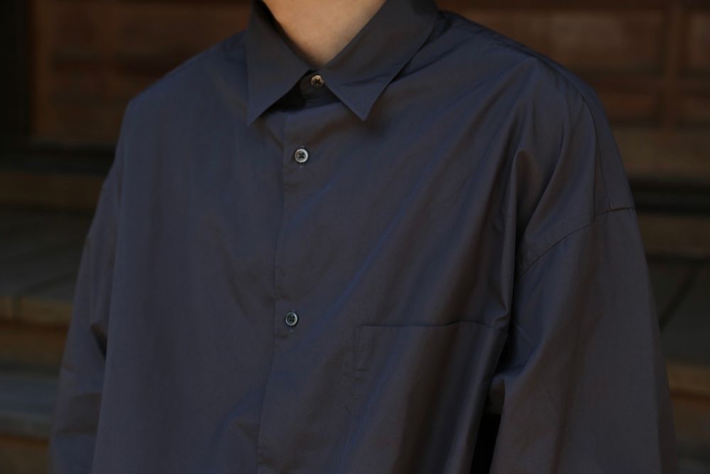 Graphpaper Broad L/S Oversized Regular Collar Shirt(GM212-50110B) style. 2021.05.23.