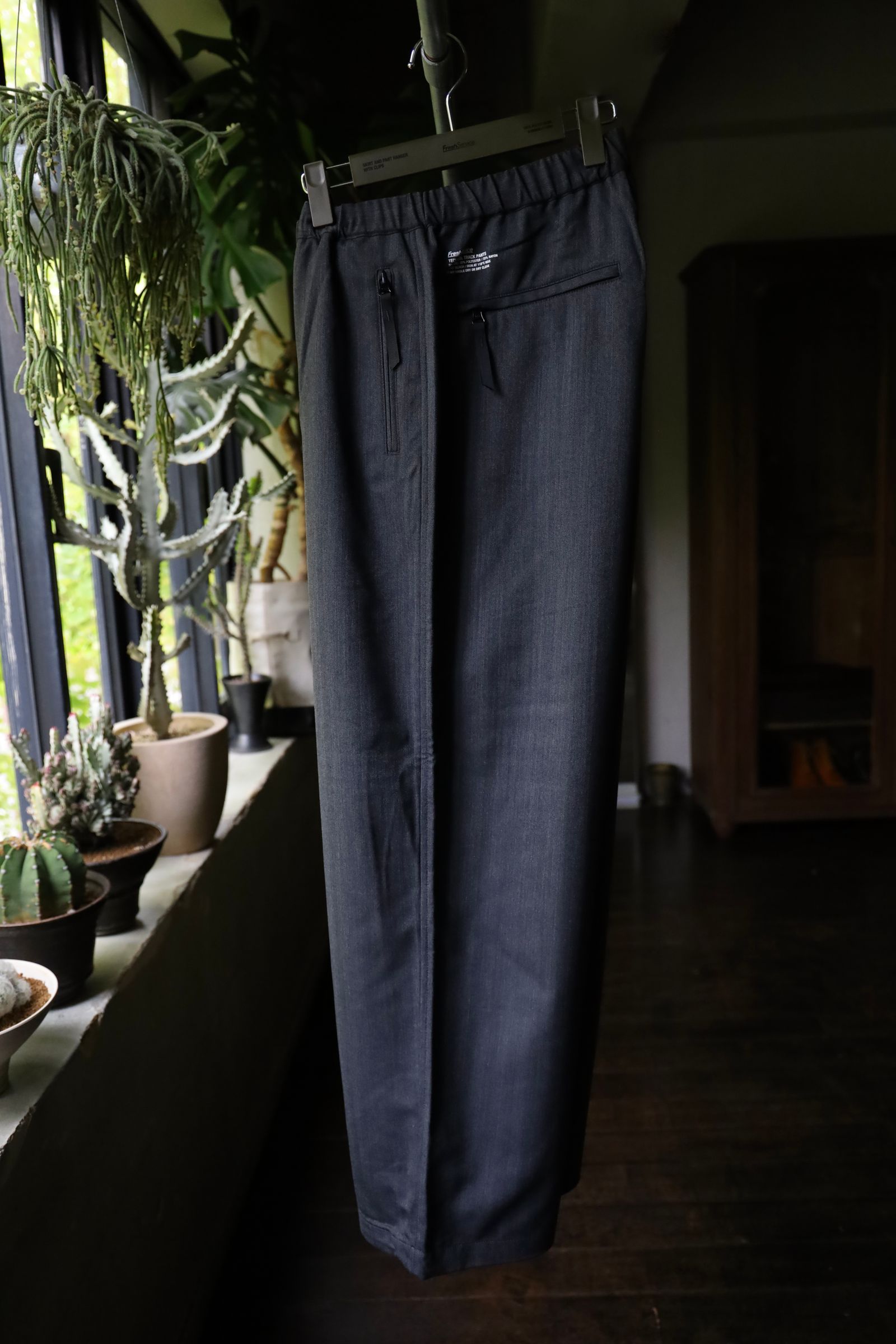 フレッシュサービス TECH WOOL TRACK PANTS(FSC244-40172)GRAY HERRINGBONE☆再入荷しました！