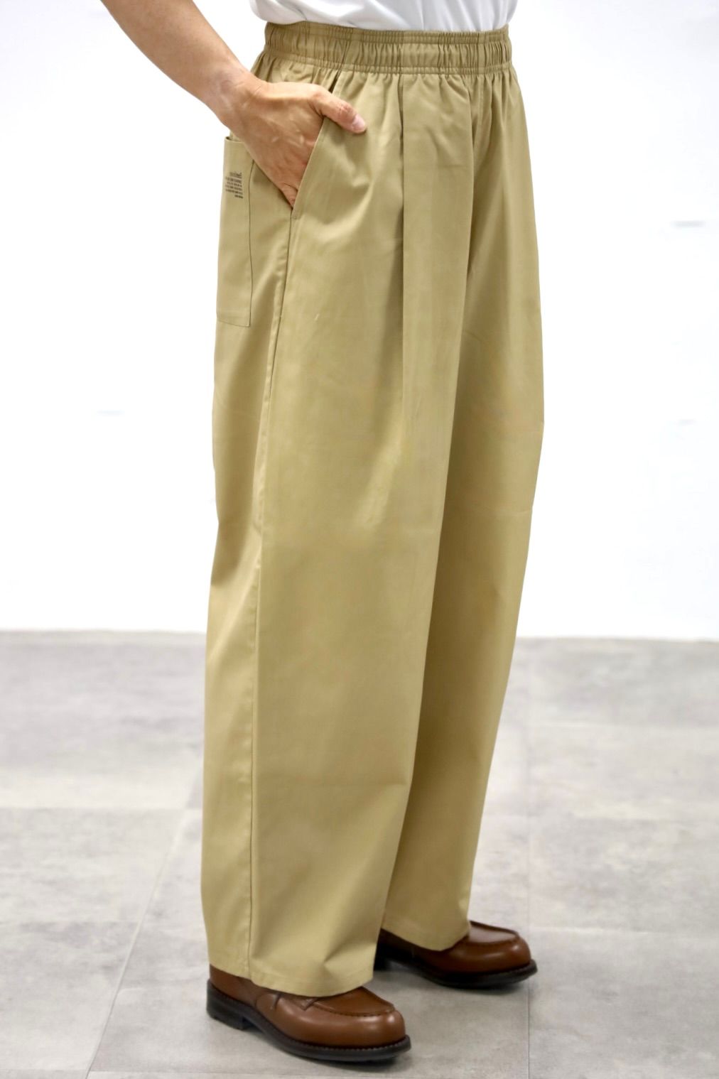 FreshService 26SS CORPORATE WIDE EASY PANTS"BEIGE"スタイル
