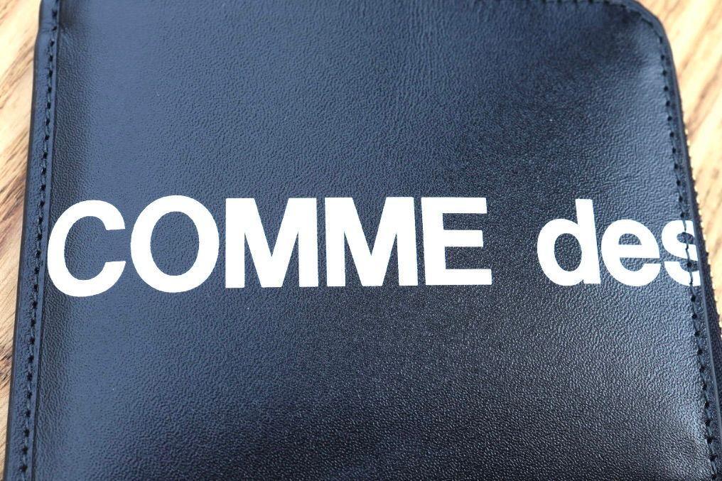 コムデギャルソン 財布 Wallet Huge Logo (8Z-T031-051-1)BLACK☆4月11日再入荷！