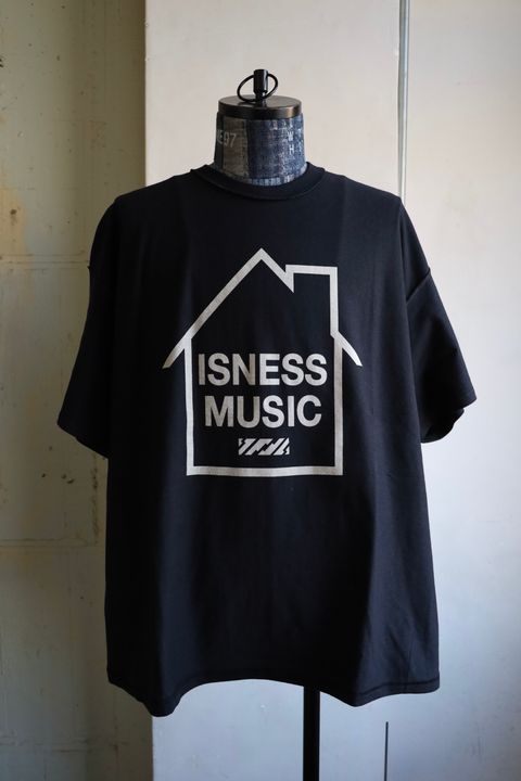 イズネスミュージック 25SS LOGO T-SHIRT(IMP5_22_ISNESSMUSIC5ST01)BLACK