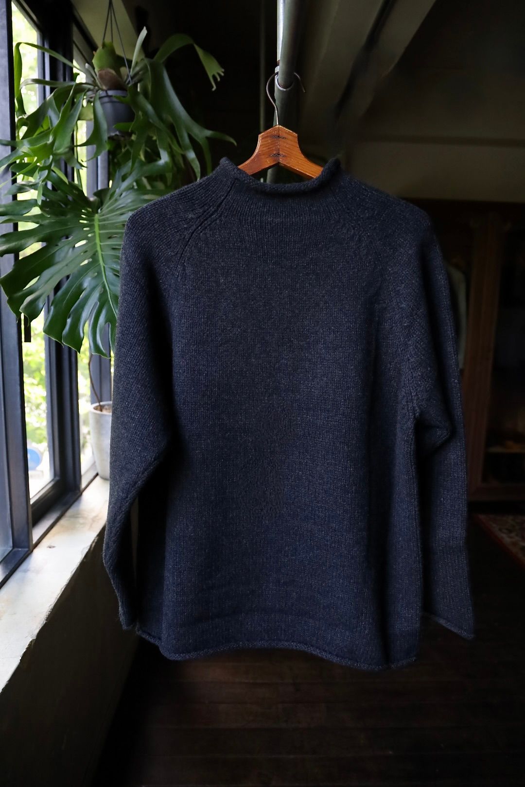 アプレッセ Roll Neck Sweater(24AAP-03-08K)CHARCOAL