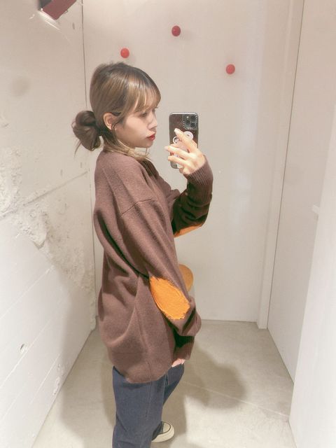 YOKE 新作PAINTED ELBOW PATCH SWEATER style.2024.8.23