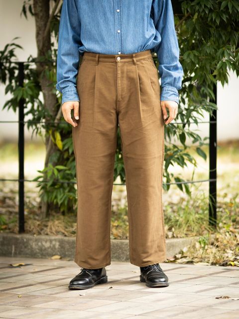 Graphpaper Cotton Double Serge Two Tuck Pants スタイル