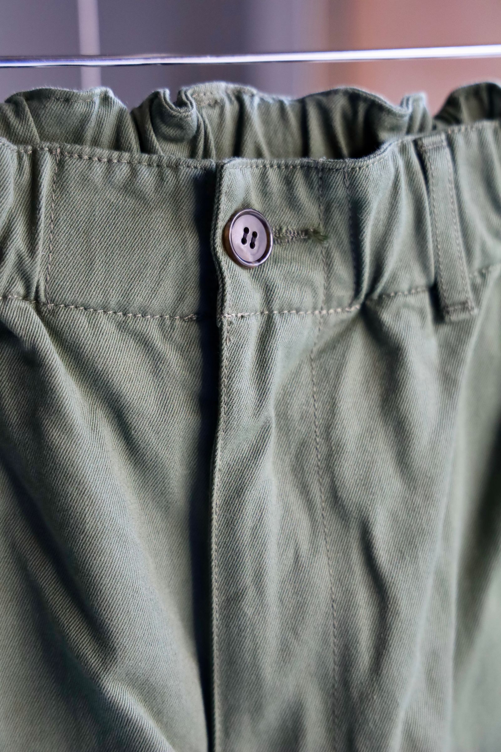 イズネス 25SSバルーンベイカーパンツBALLOON BAKER PANTS (1006SSBALOONPT01)KHAKI