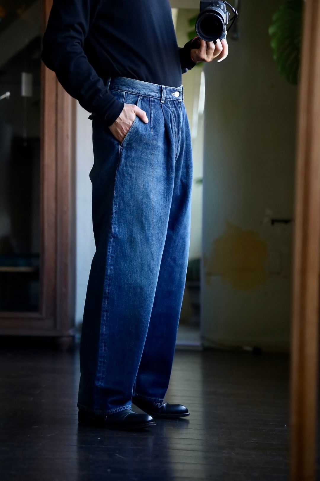 Graphpaper Selvage Denim Two Tuck Pants"DARK FADE"スタイル