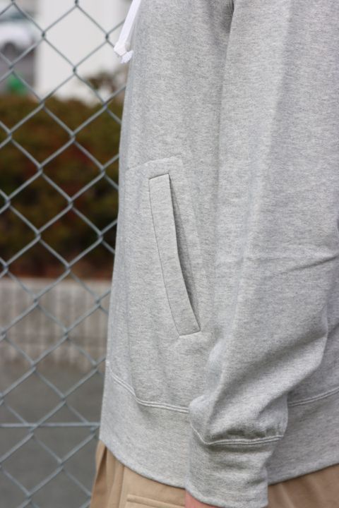 PLAY COMME des GARCONS ZIP HOODED SWEATSHIRT style.2022.12.9