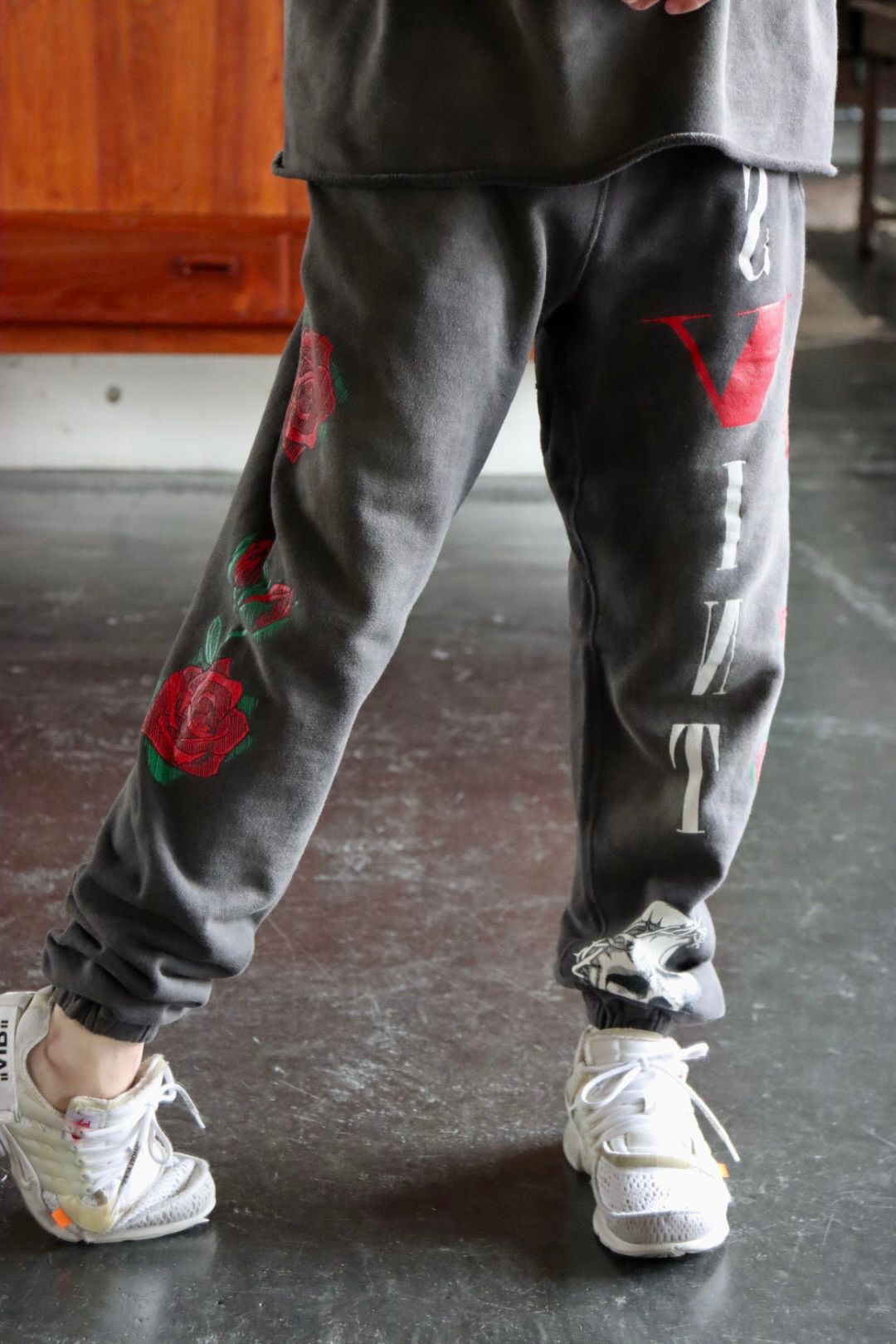 SAINT M×××××× 22SS VLONE HOODIE style. | 2301 | mark