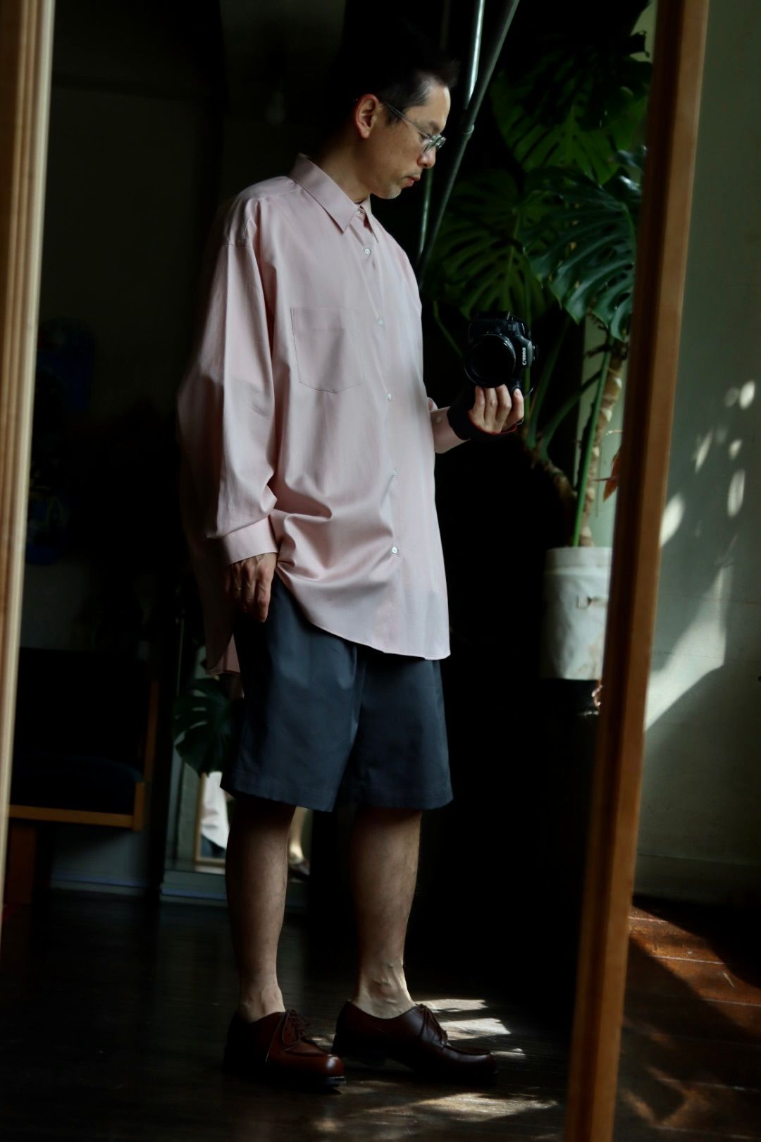 Graphpaper Silicon Poplin Oversized Regular Collar Shirtスタイル