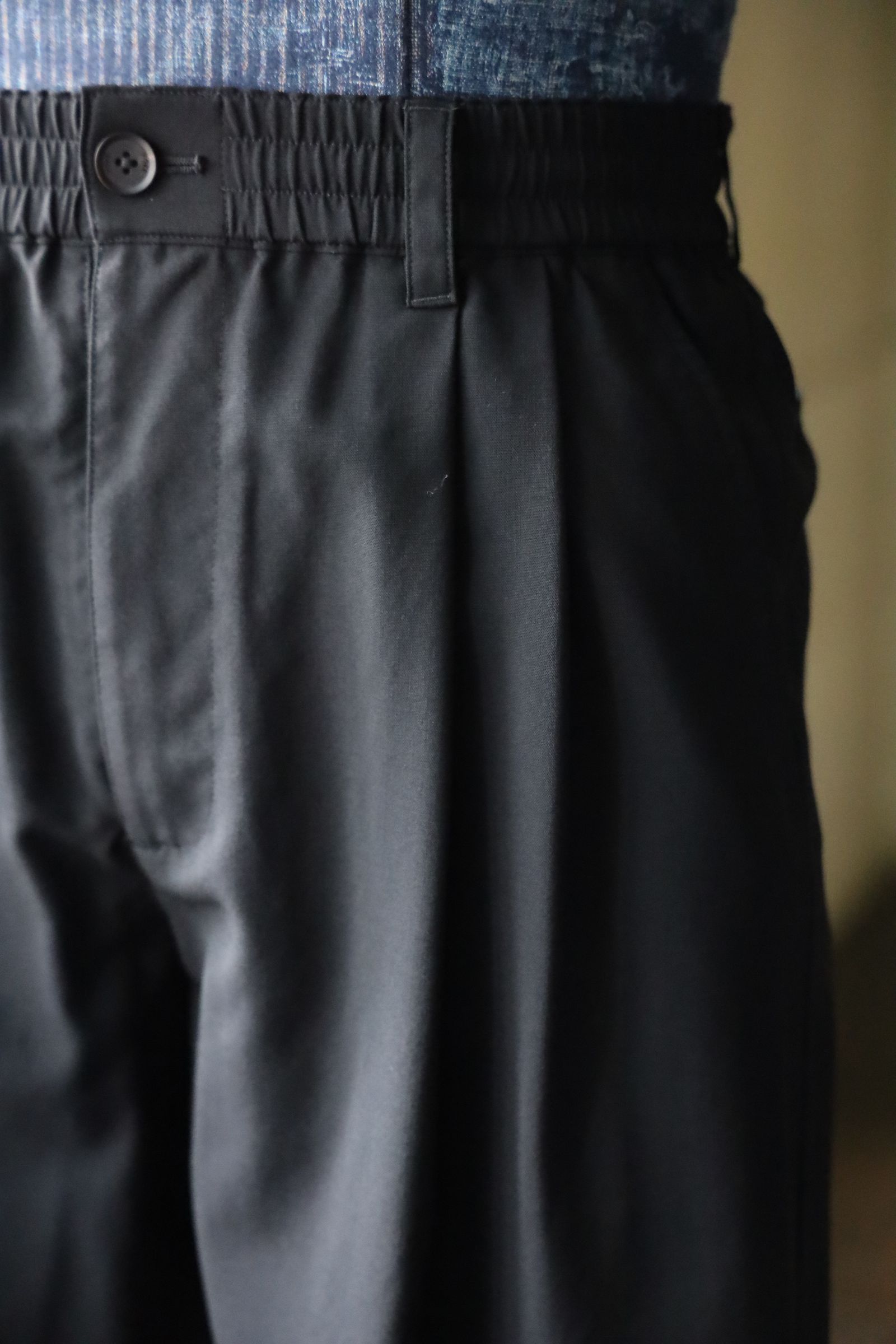 ヨーク25SS WOOL TROPICAL 2PLEATED EASY SHORTS(YK25SS001009P)BLACK☆5月3日(土)発売！