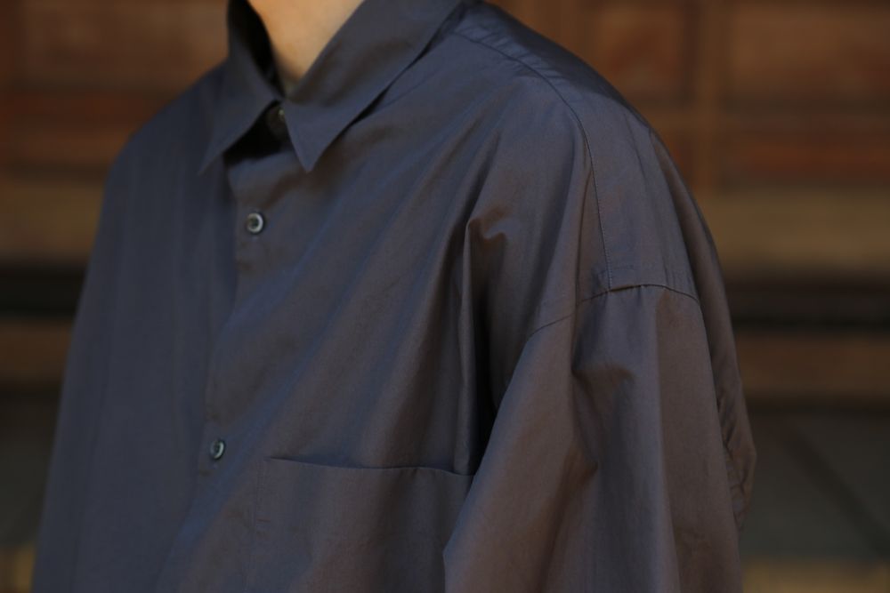 Graphpaper Broad L/S Oversized Regular Collar Shirt(GM212-50110B) style. 2021.05.23.
