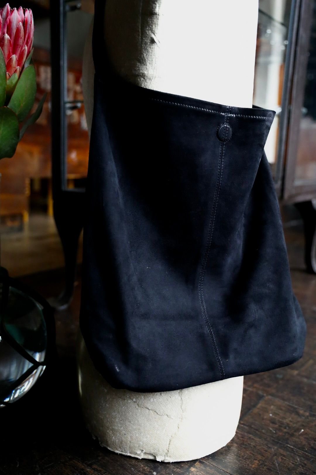 Morphee / モルフェトートバッグ CYLINDER M(CYM-BLK-1)OIL SUEDE BLACK