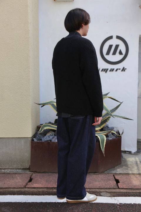 YOKEより、3G BACK ZIP RIB CREW NECK "BLACK" style.2020.10.17.