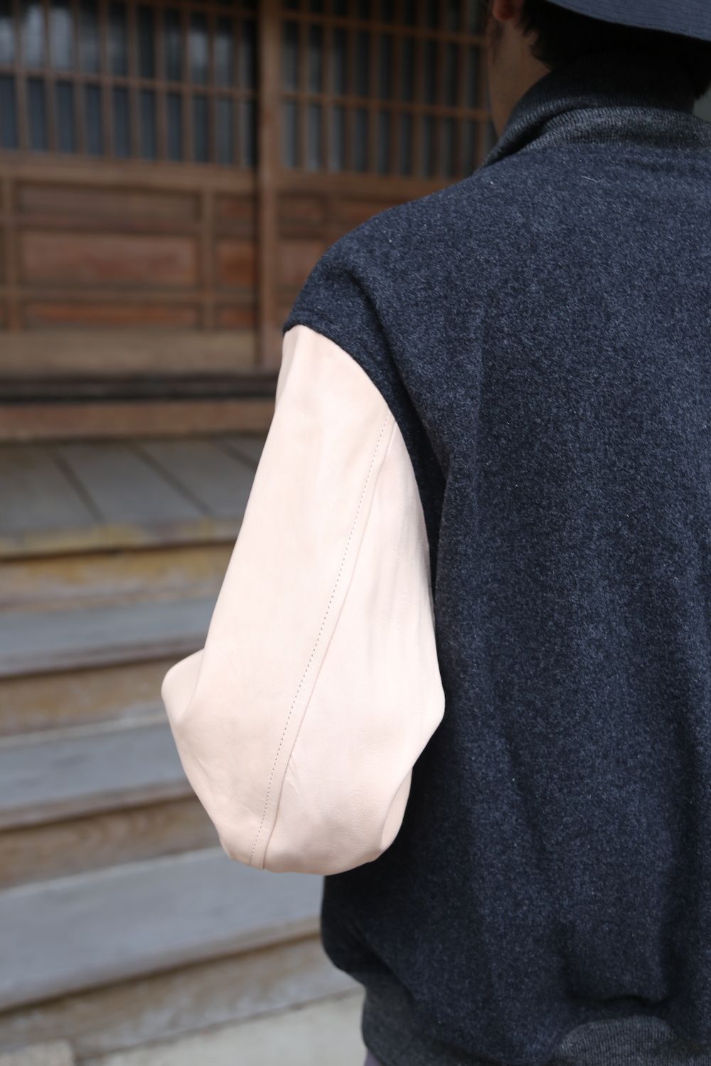 Hender Scheme stadium jumper charcoal/natural Style.2020.8