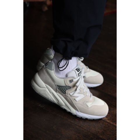 COMME des GARCONS HOMME×New Balance MT580スタイル