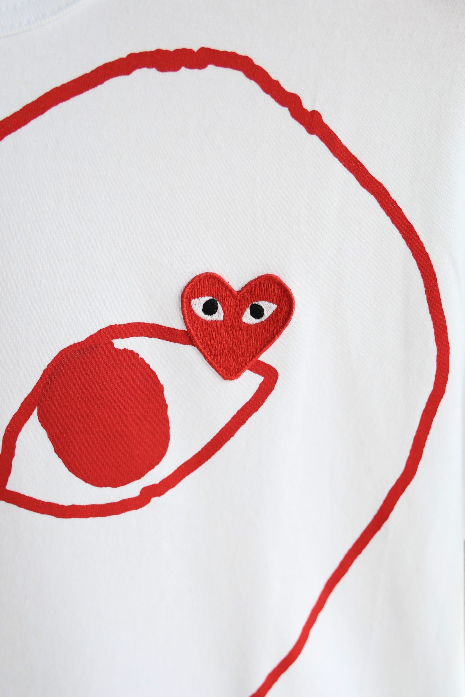 PLAYプレイコムデギャルソン RED EMBLEM Tシャツ(WHITE/RED)