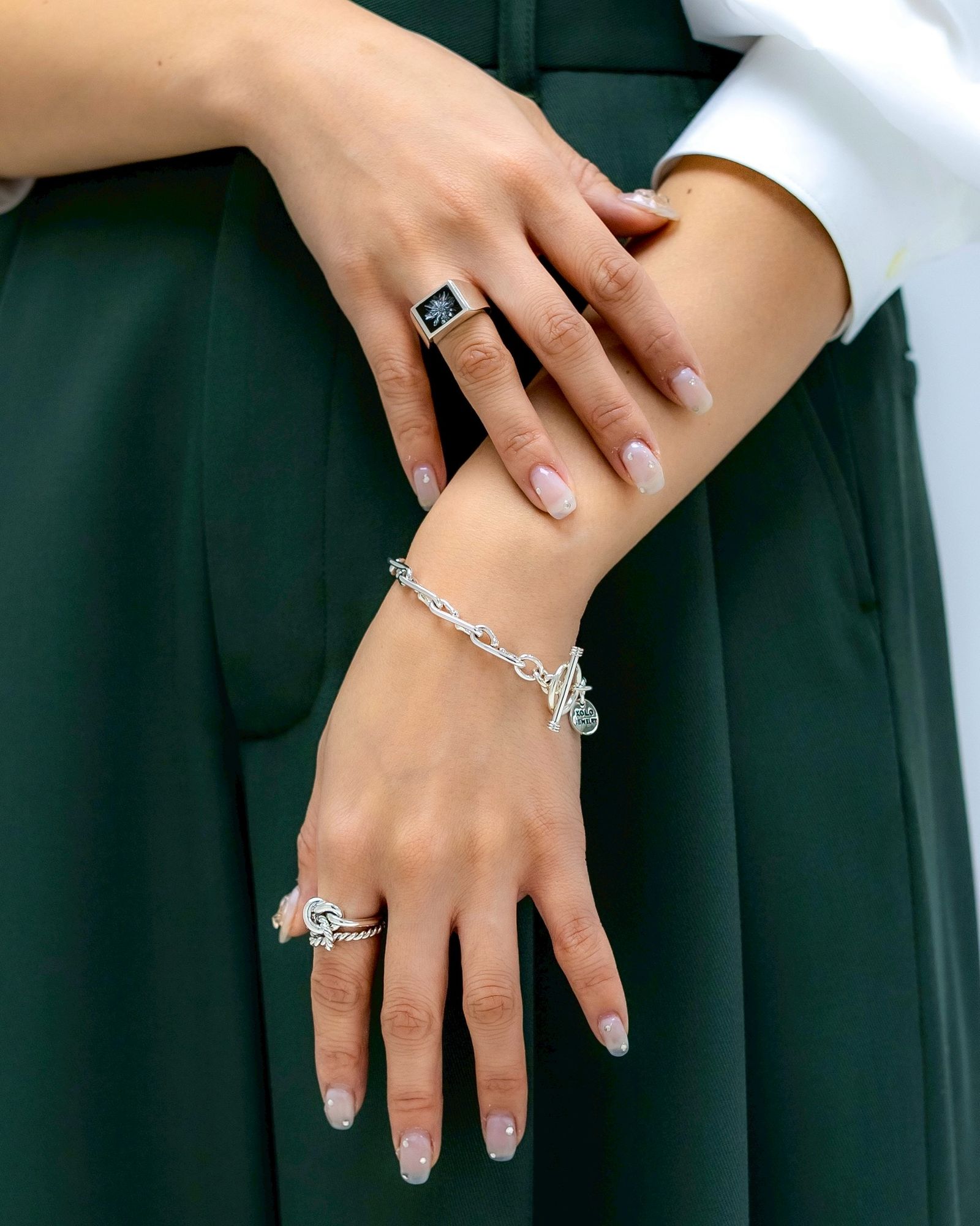 XOLO JEWELRY リング / Signet Ring with Black & Gray Flower (XOR126)