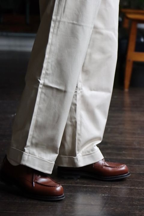 TapWater 22AW Cotton Chino Tuck Trousersスタイル.2022.8.31.