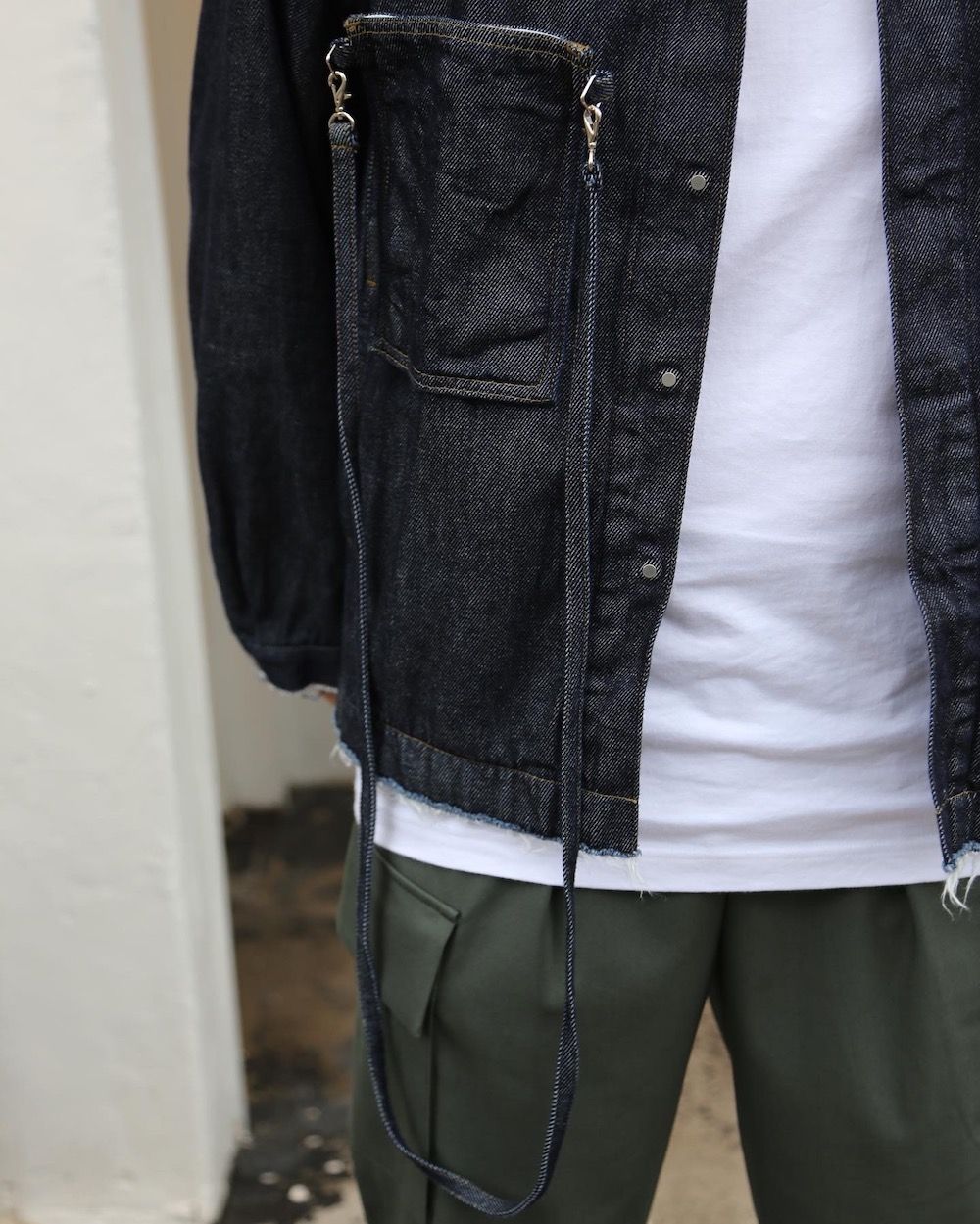YOKE DETACHABLE POCKET DENIM JACKET(YK21SS0196B) style. 2021.04.05.
