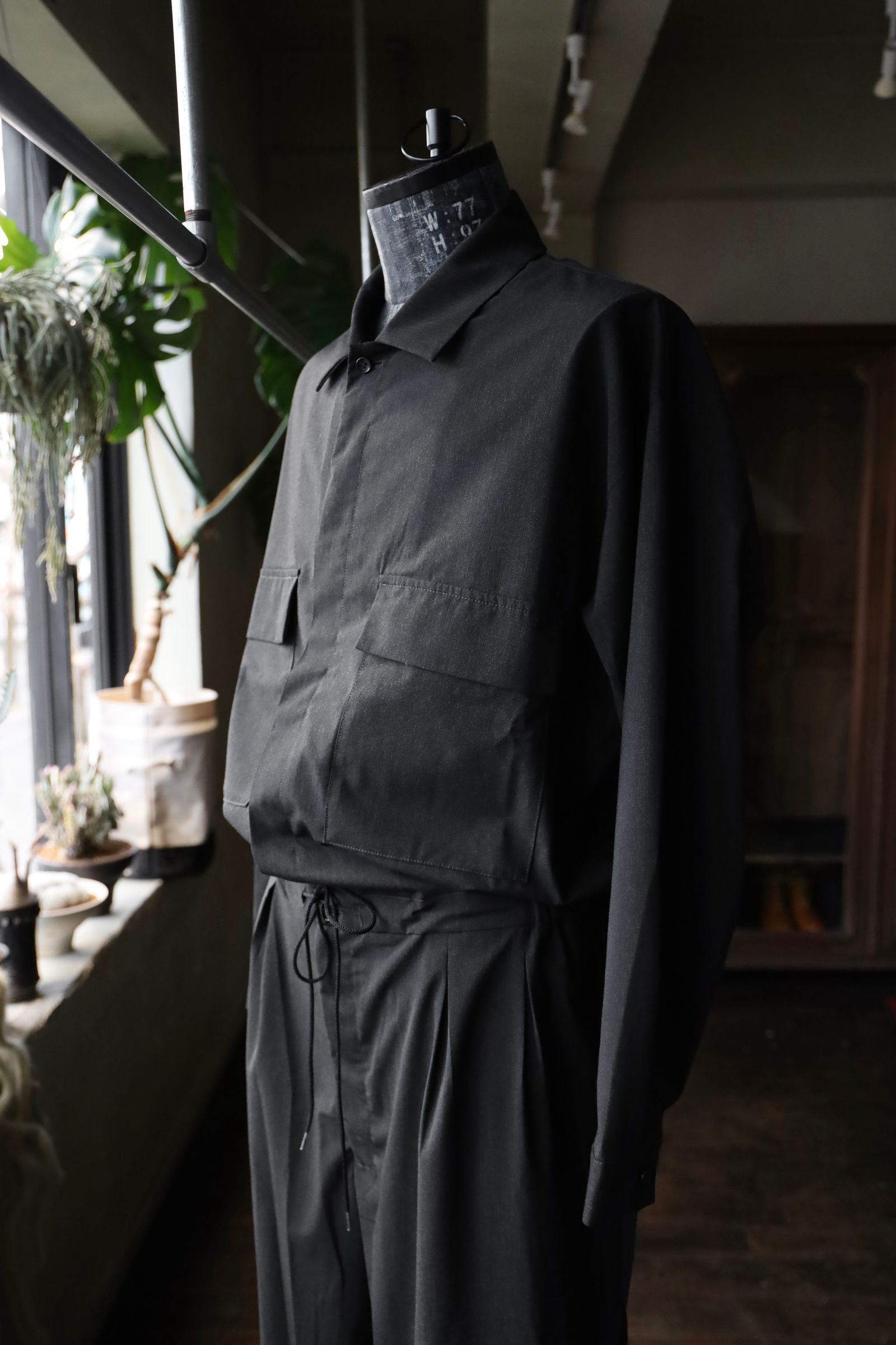 イズネス25SS ジャンプスーツ JUMPSUIT(1006SSJUNPE01)CHARCOAL