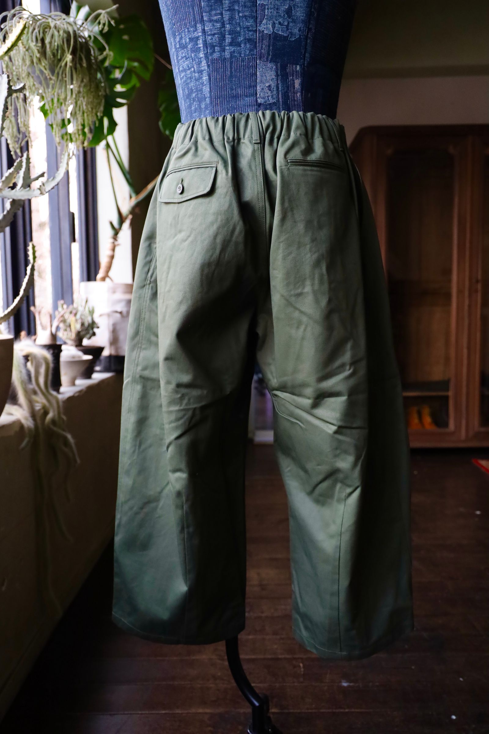 イズネス25SS バルーンイージーパンツ BALLOON EZ PANTS(28PT01T01-2)KHAKI