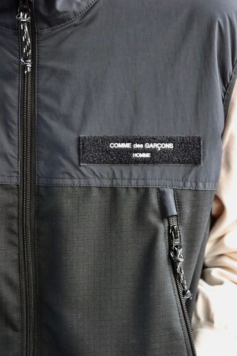 COMME des GARCONS HOMME 23SS ジップアップベストスタイル