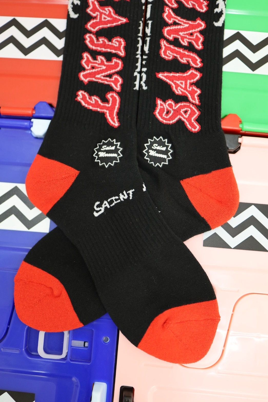 セントマイケル 26SS SAINT SOCKS(SM-MK8-0000-110)BLACK×RED☆4月11日(土)発売！