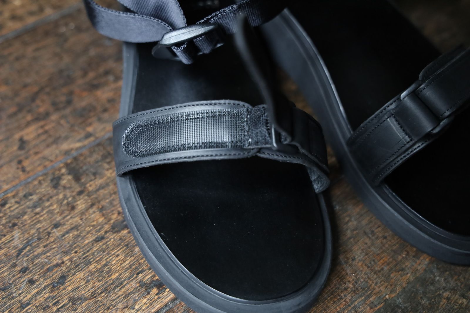 FOOTWORKSフットワークス New Sandals with Velcro Straps in Smooth Leather