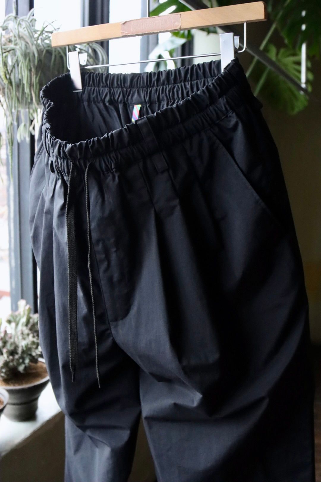 is-ness イズネス24SS PACKABLE EZ PANTS(1004SSPT02)BLACK