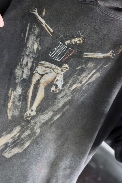 ©SAINT M×××××× 22SS VLONE HOODIE style.