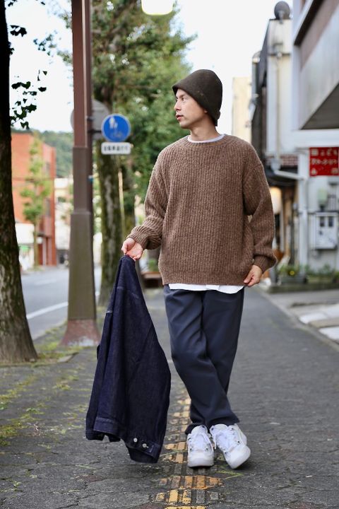 YOKE 3G BACK ZIP RIB CREW NECK"BEIGE"style.9.23.
