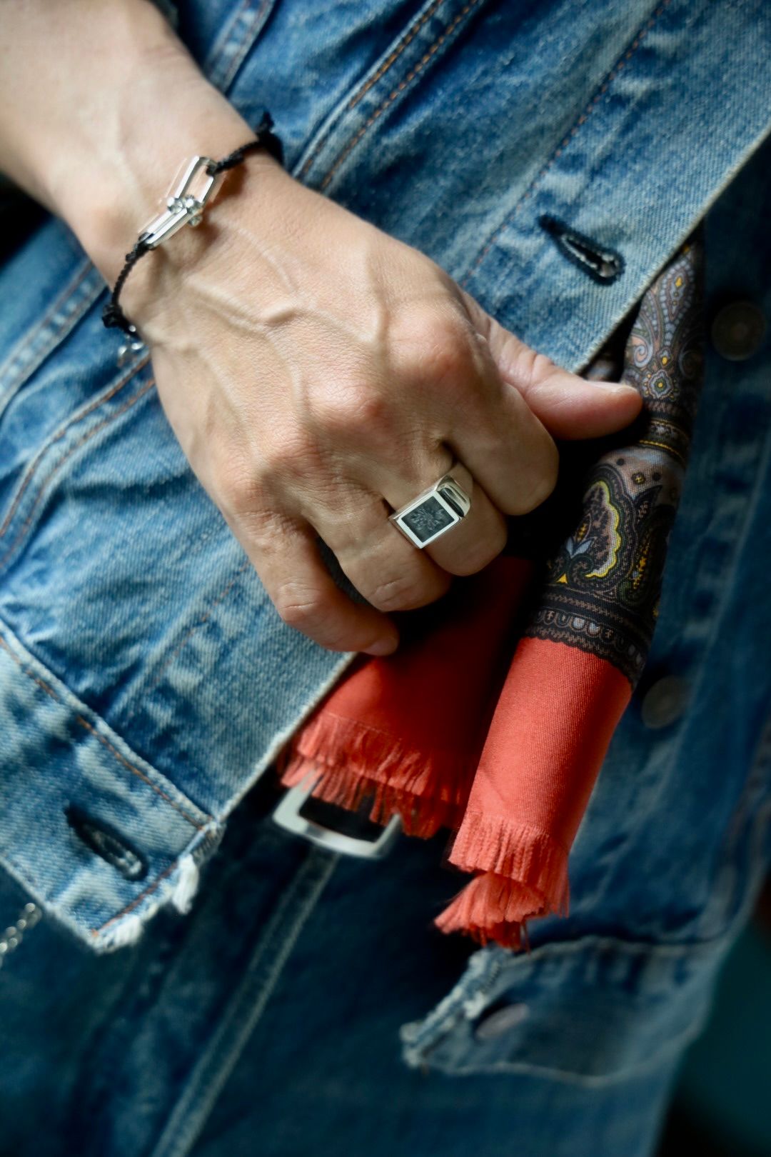 XOLO JEWELRY リング / Signet Ring with Steel Gray Flower (XOR117)